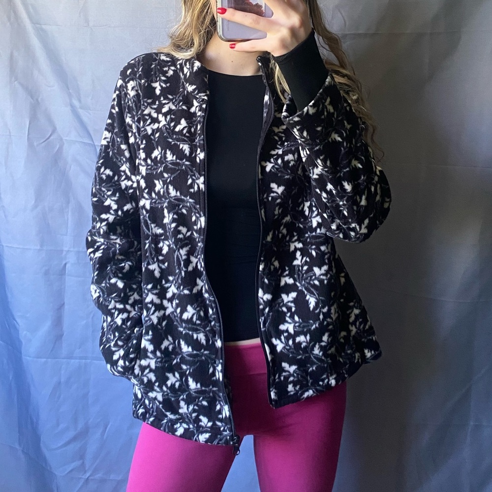 Basic Editions Medium Black And White Floral Zip Up Jacket With Pockets